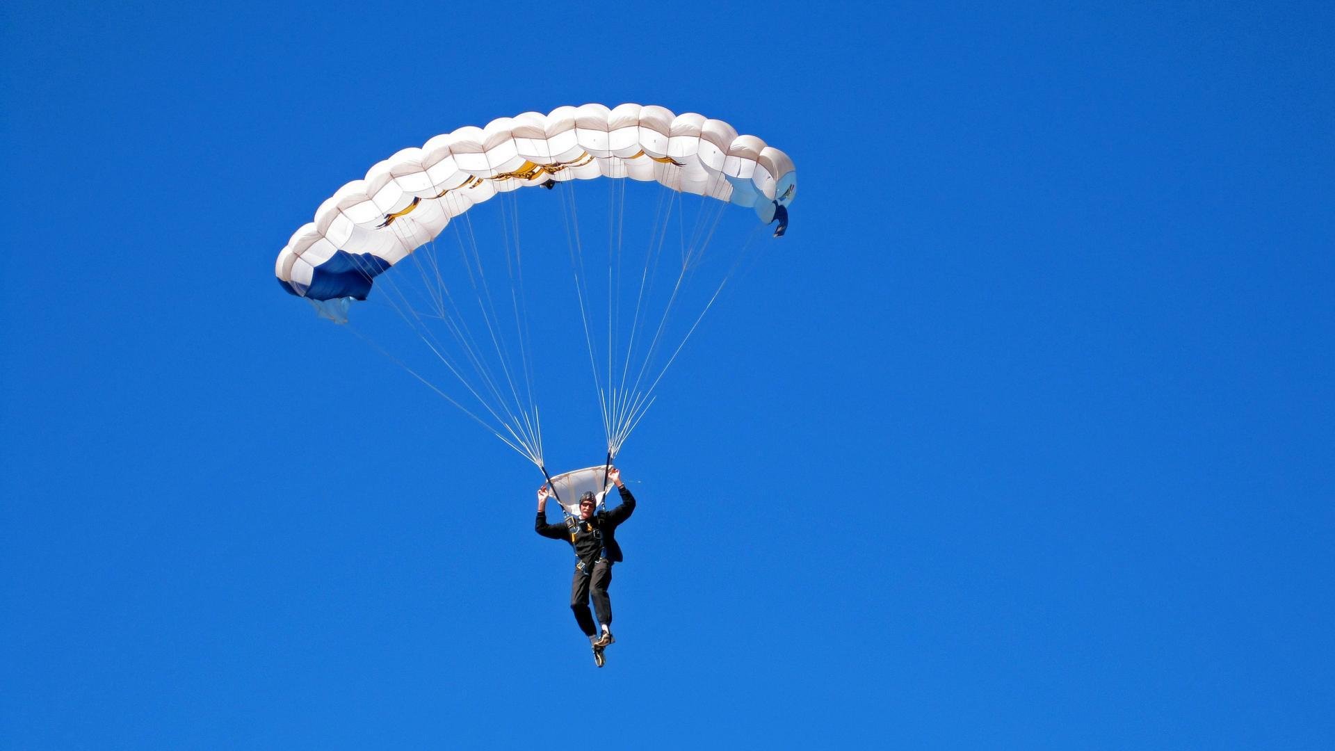 科比的“曼巴精神”激励无数年轻人追逐梦想——永不言弃！，科比的曼巴精神视频